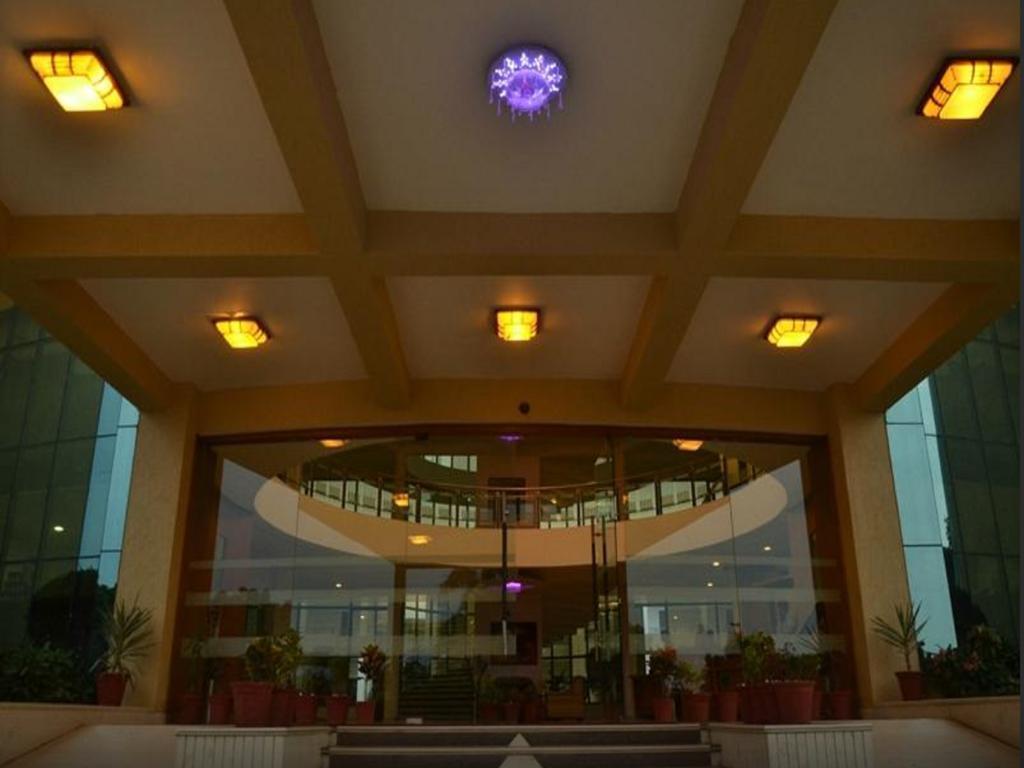 Hotel Seven Sky Clarks Exotica Bhuj Zewnętrze zdjęcie