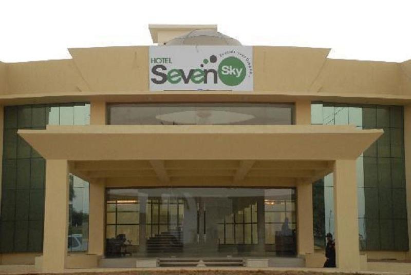 Hotel Seven Sky Clarks Exotica Bhuj Zewnętrze zdjęcie