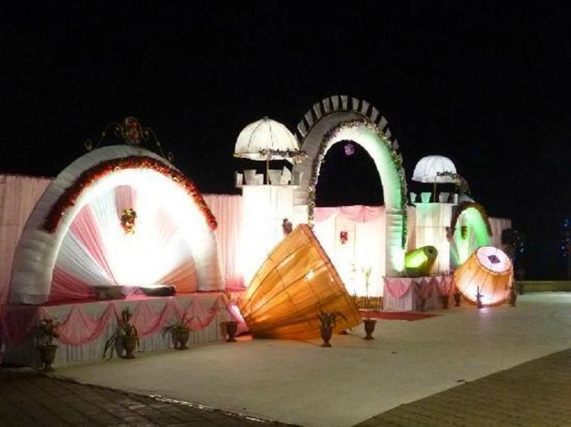 Hotel Seven Sky Clarks Exotica Bhuj Zewnętrze zdjęcie
