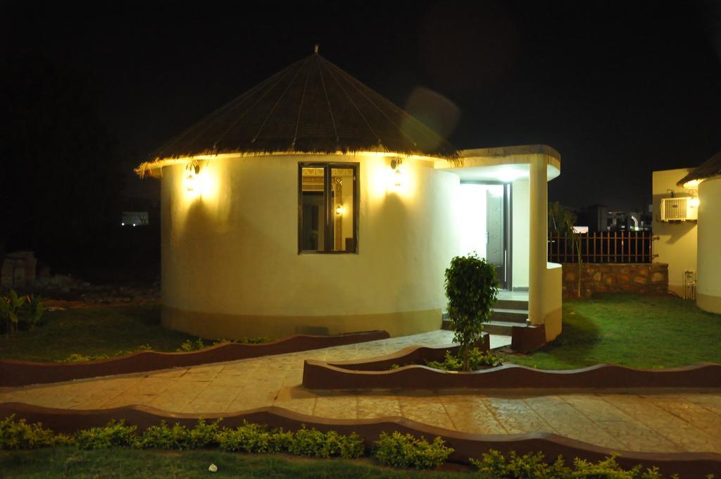 Hotel Seven Sky Clarks Exotica Bhuj Zewnętrze zdjęcie