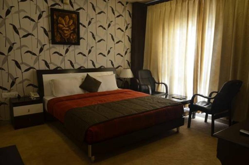 Hotel Seven Sky Clarks Exotica Bhuj Pokój zdjęcie