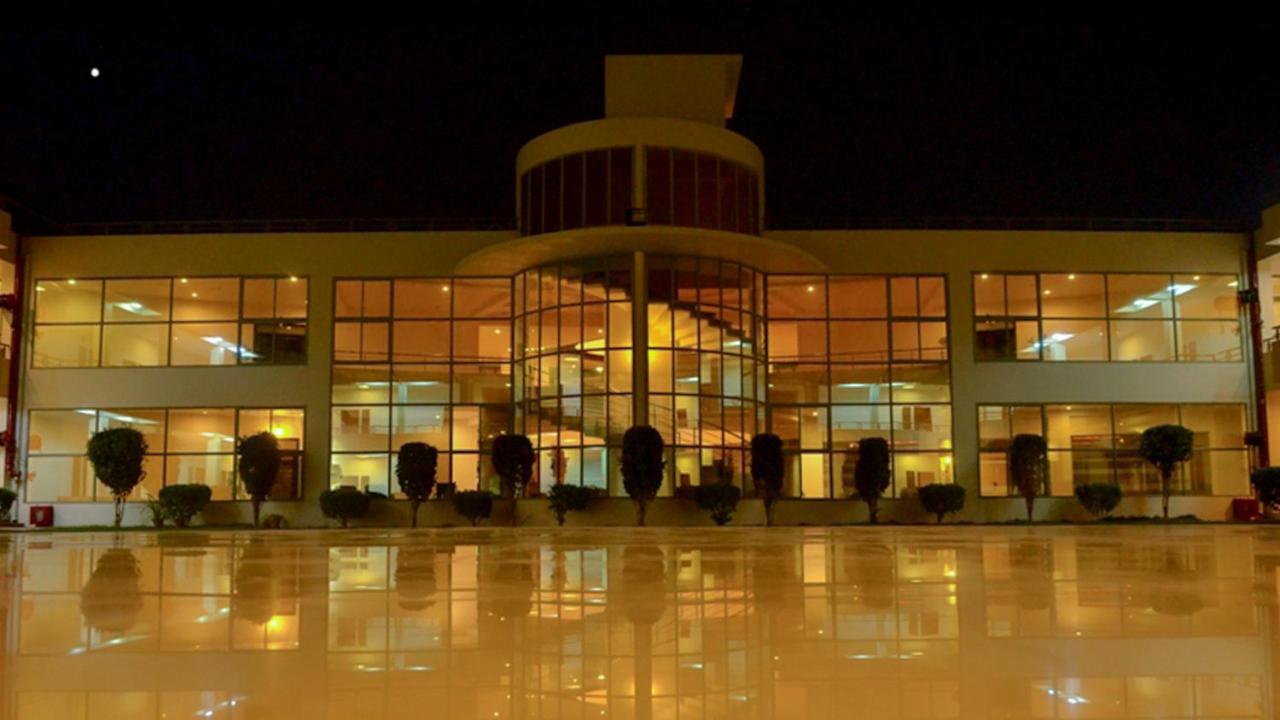 Hotel Seven Sky Clarks Exotica Bhuj Zewnętrze zdjęcie