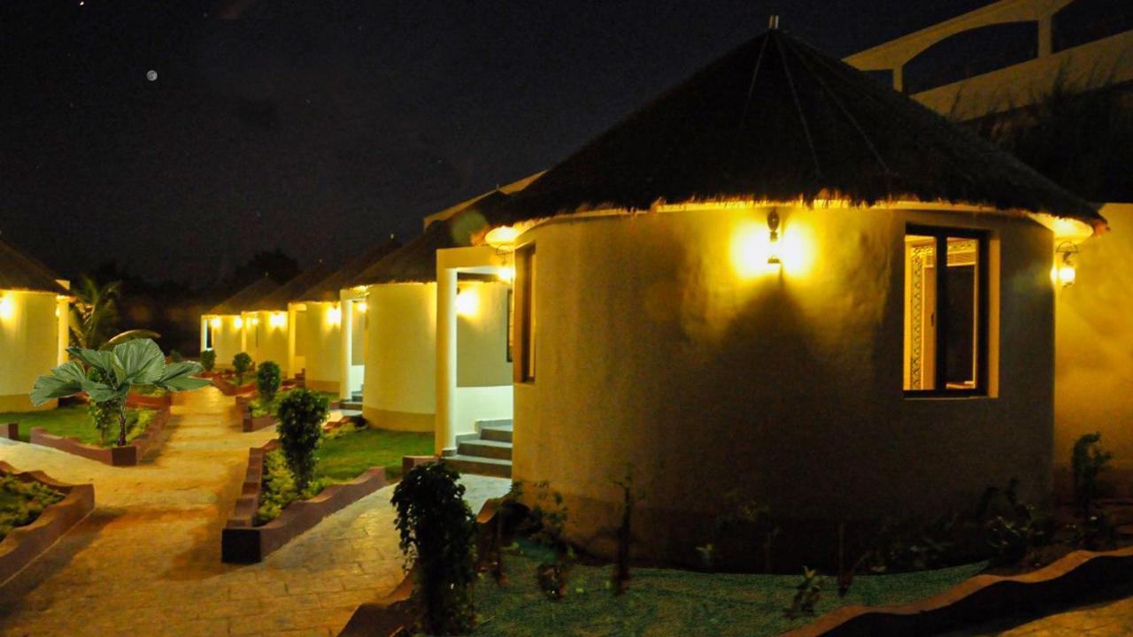 Hotel Seven Sky Clarks Exotica Bhuj Zewnętrze zdjęcie