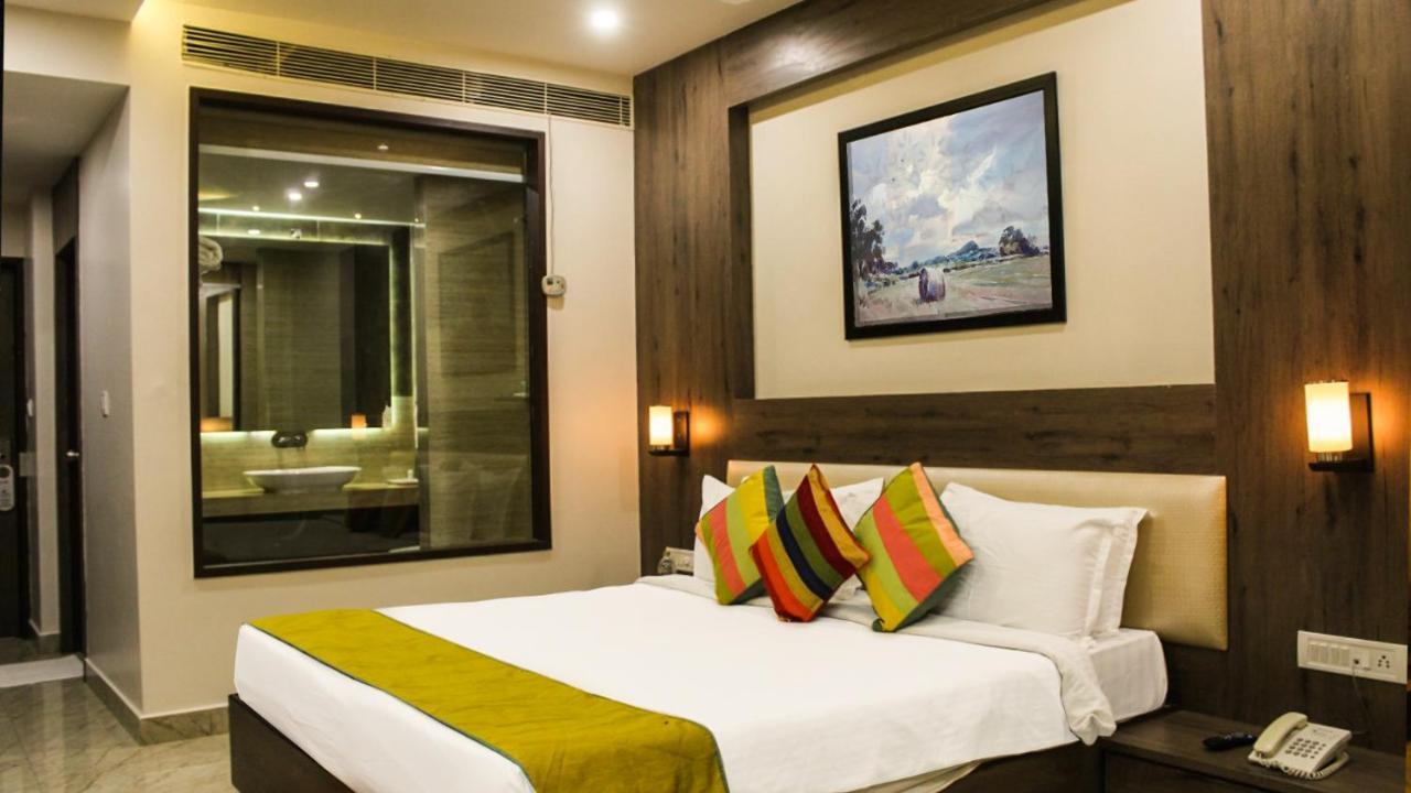 Hotel Seven Sky Clarks Exotica Bhuj Zewnętrze zdjęcie