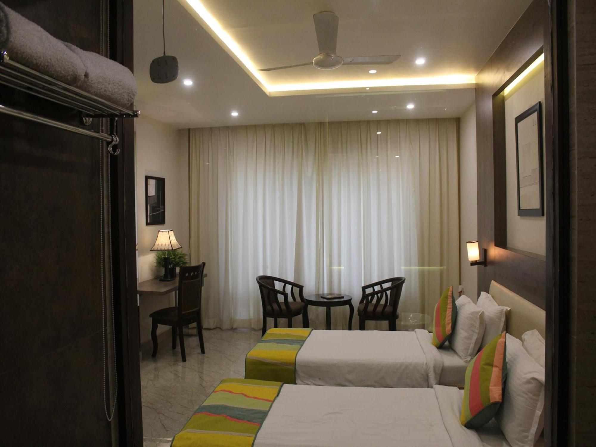 Hotel Seven Sky Clarks Exotica Bhuj Zewnętrze zdjęcie