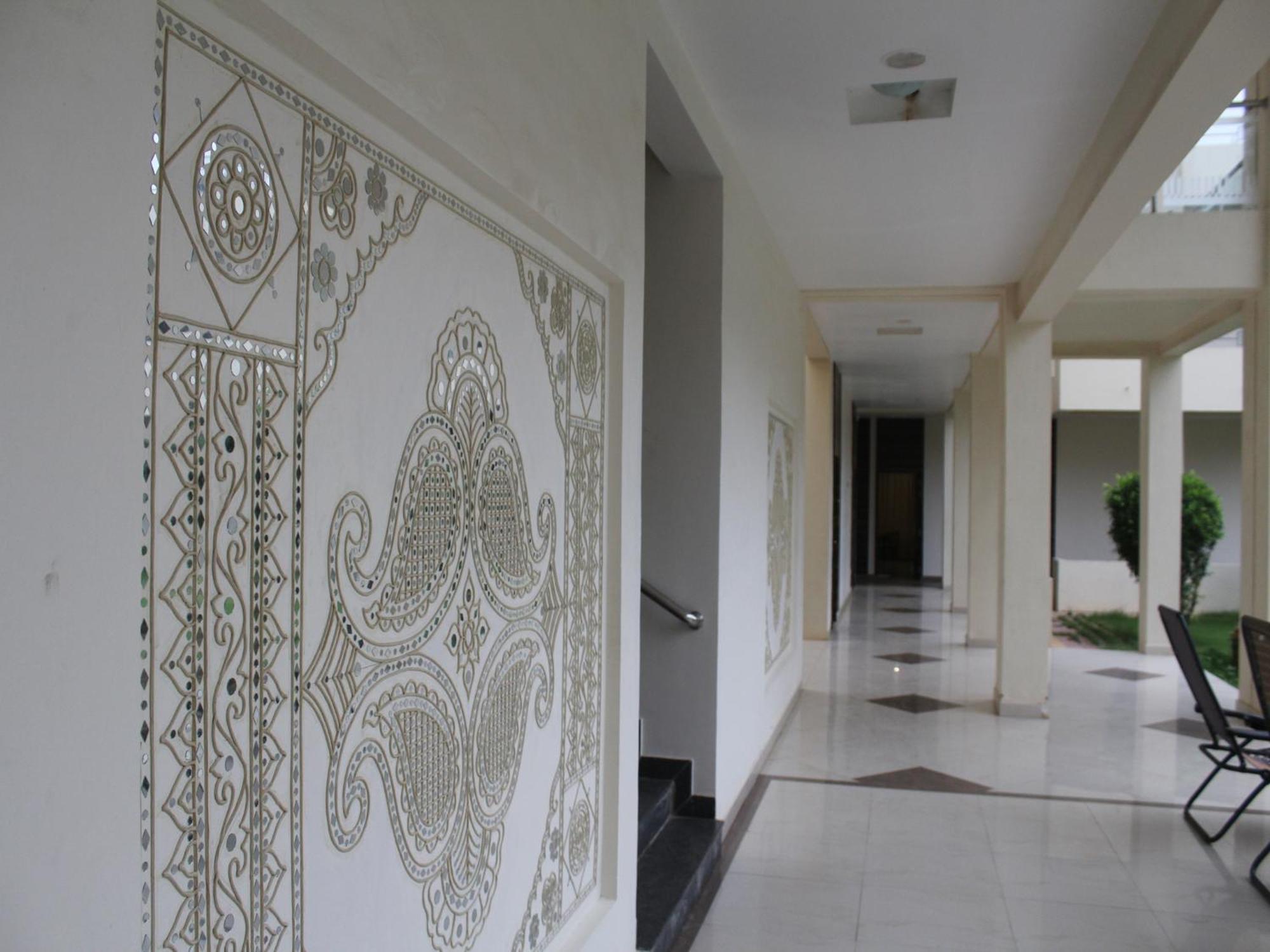 Hotel Seven Sky Clarks Exotica Bhuj Zewnętrze zdjęcie