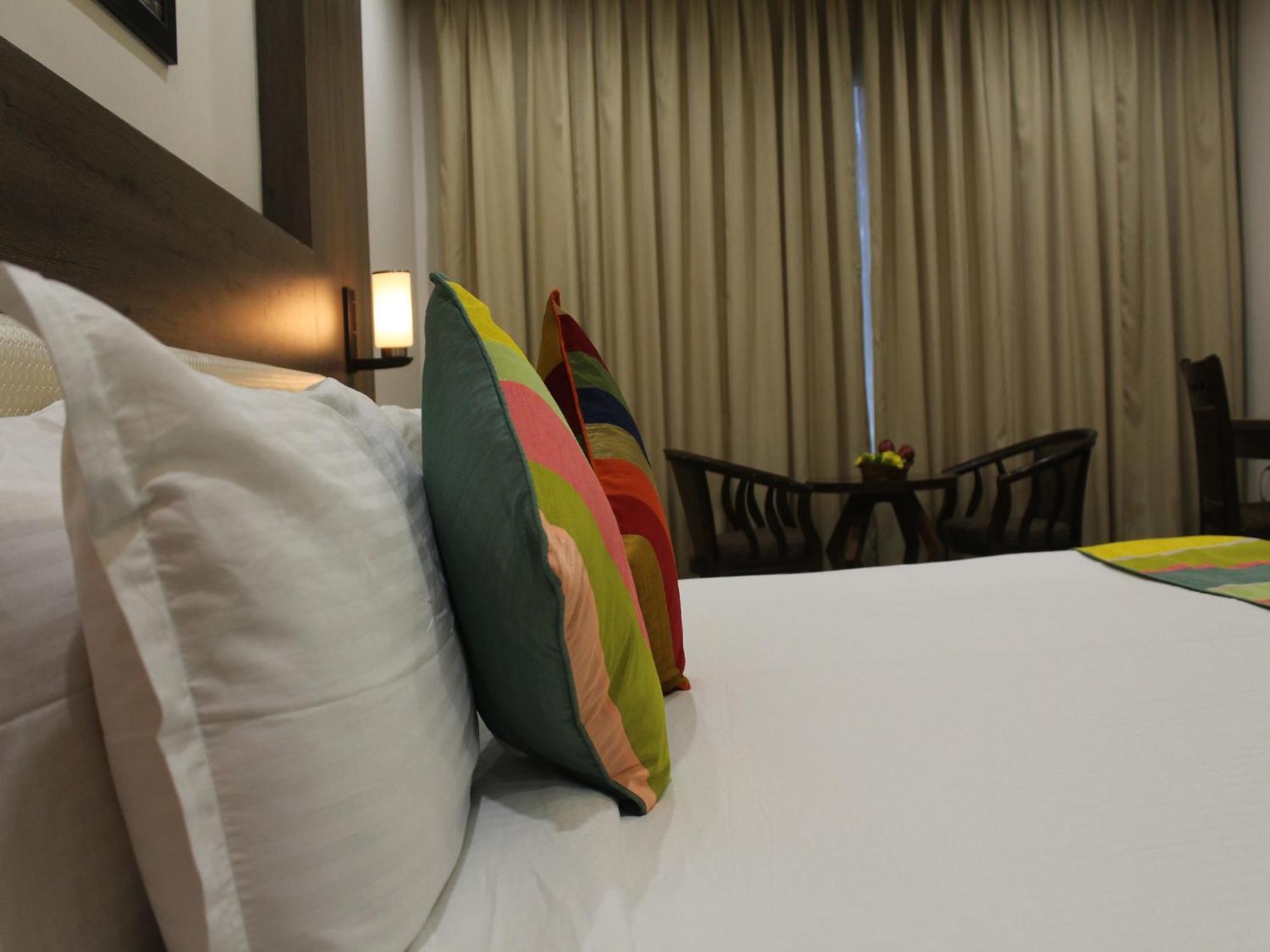 Hotel Seven Sky Clarks Exotica Bhuj Zewnętrze zdjęcie