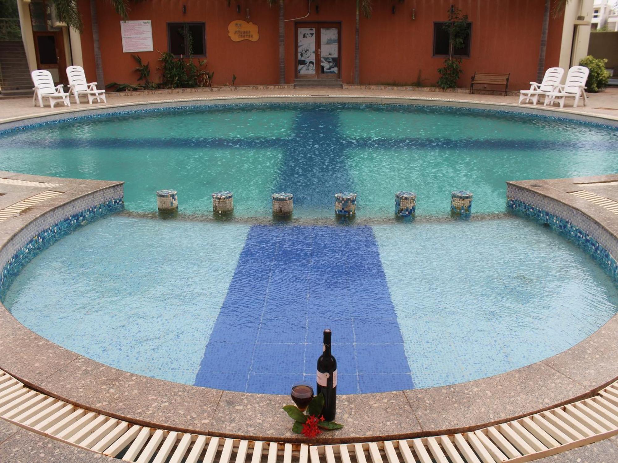 Hotel Seven Sky Clarks Exotica Bhuj Zewnętrze zdjęcie