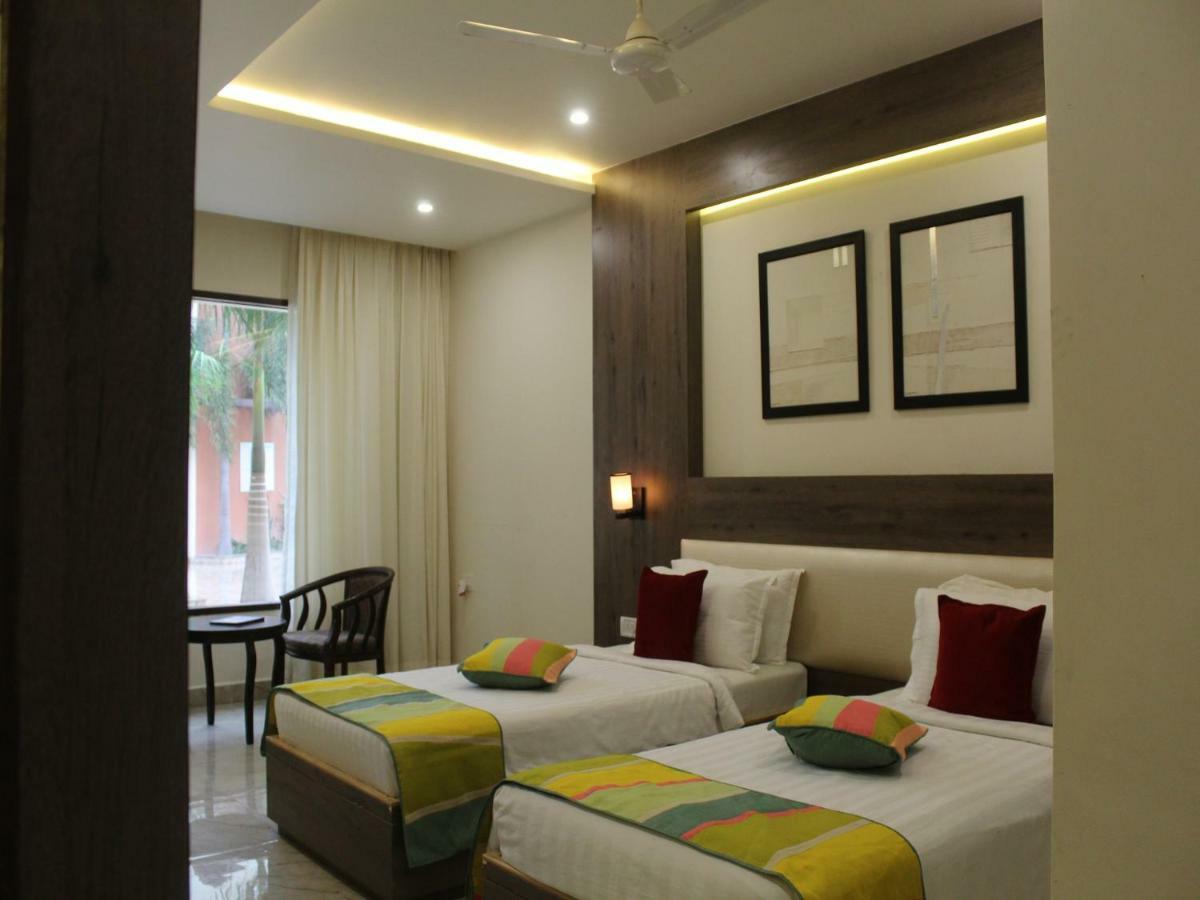 Hotel Seven Sky Clarks Exotica Bhuj Zewnętrze zdjęcie