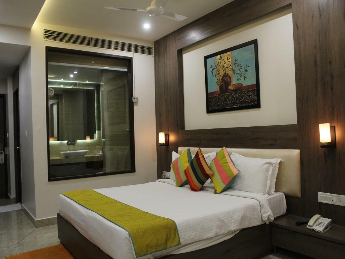 Hotel Seven Sky Clarks Exotica Bhuj Zewnętrze zdjęcie