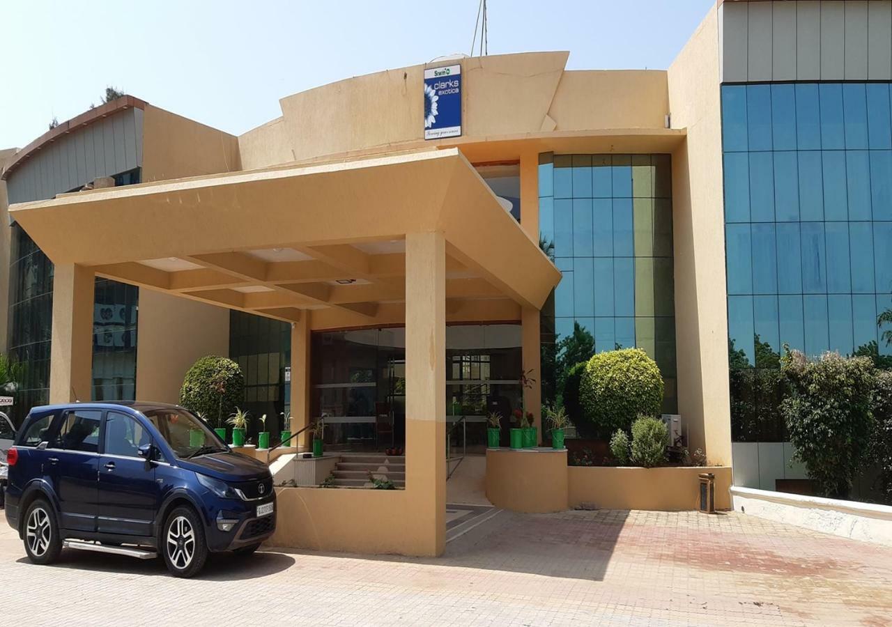 Hotel Seven Sky Clarks Exotica Bhuj Zewnętrze zdjęcie